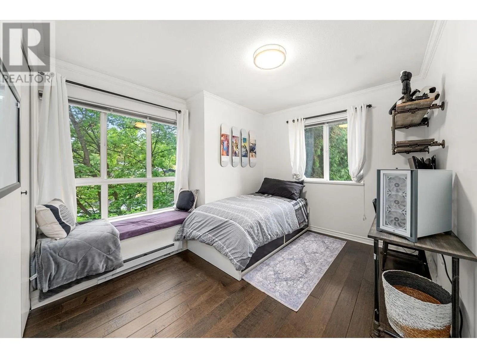 3 995 LYNN VALLEY ROAD