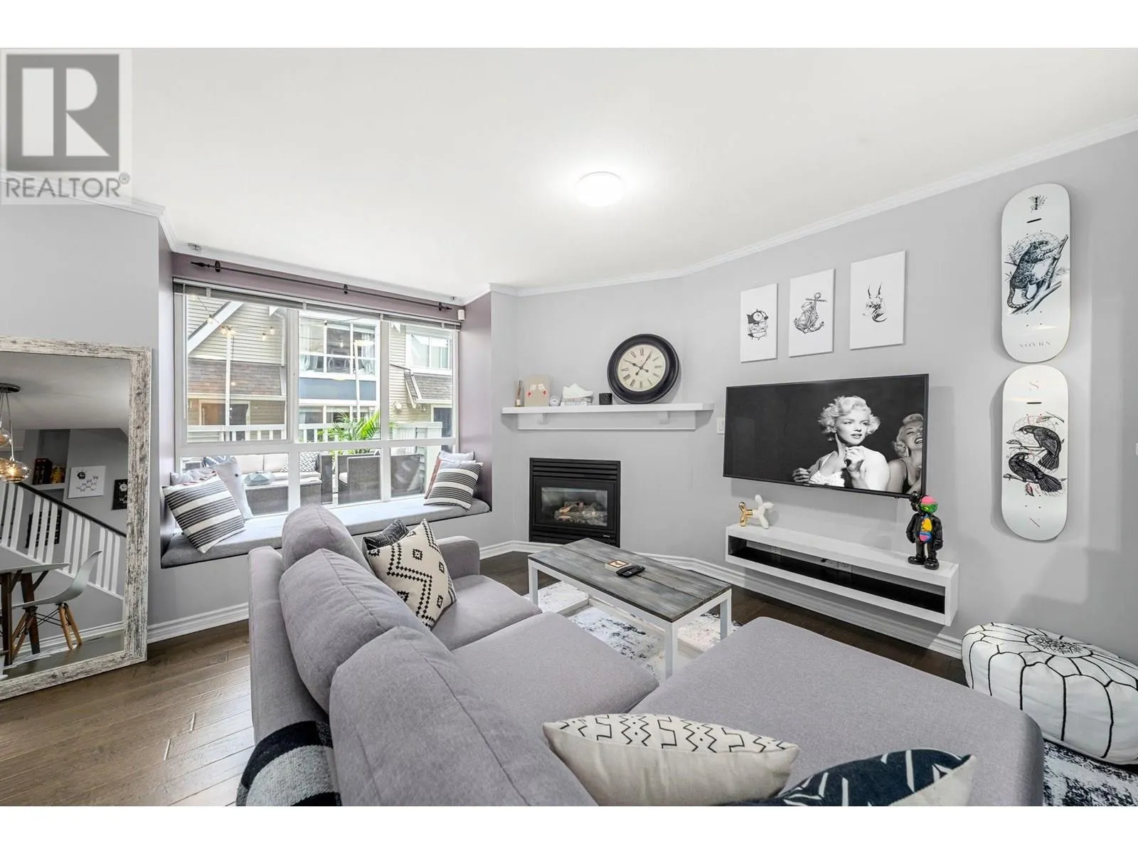 3 995 LYNN VALLEY ROAD