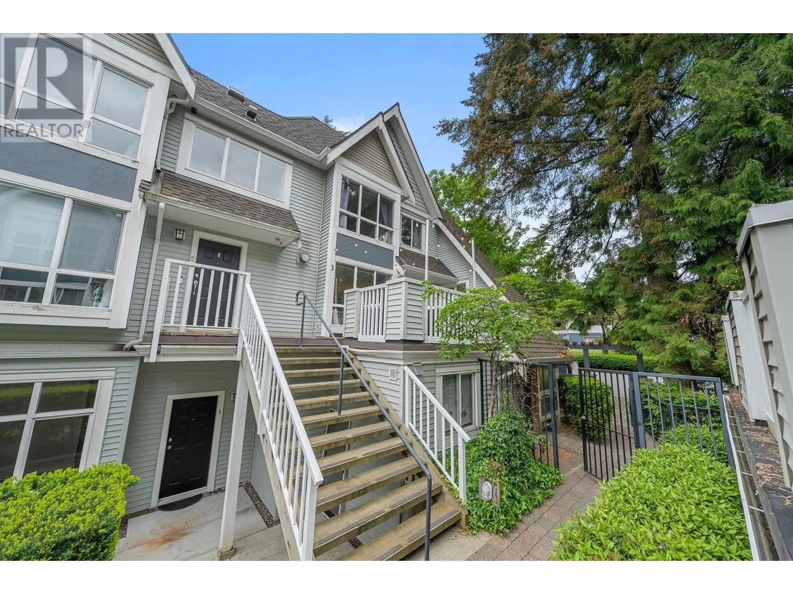 3 995 LYNN VALLEY ROAD
