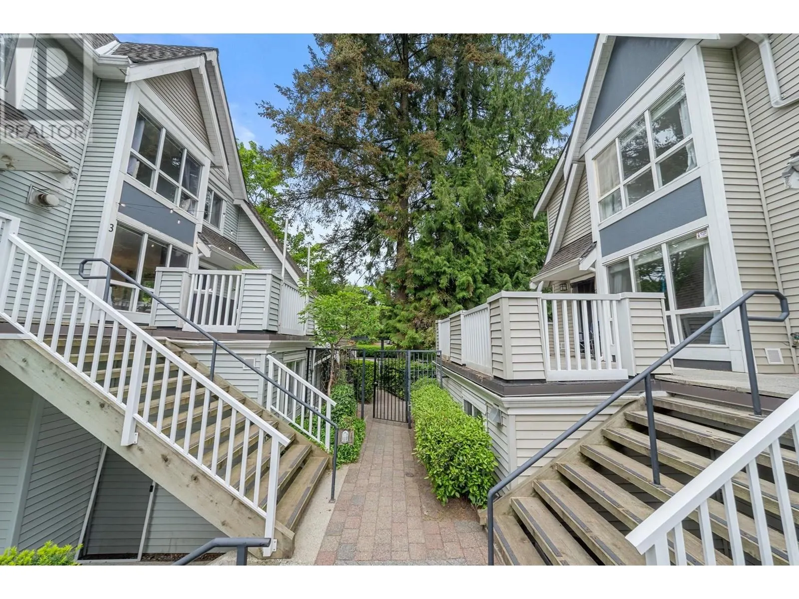 3 995 LYNN VALLEY ROAD
