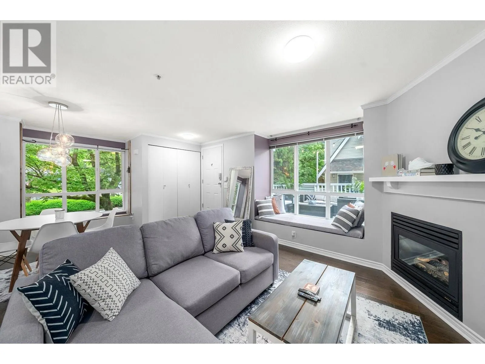 3 995 LYNN VALLEY ROAD