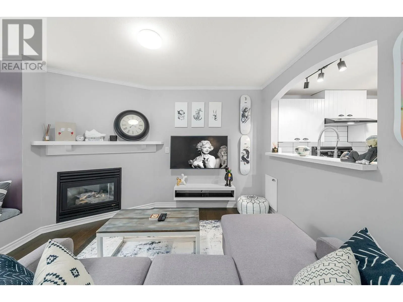 3 995 LYNN VALLEY ROAD