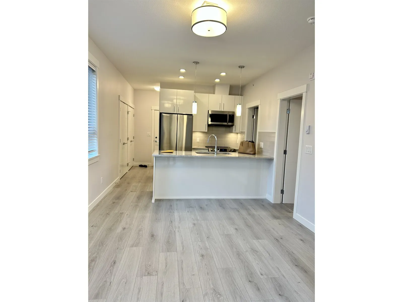 406 32690 14TH AVENUE