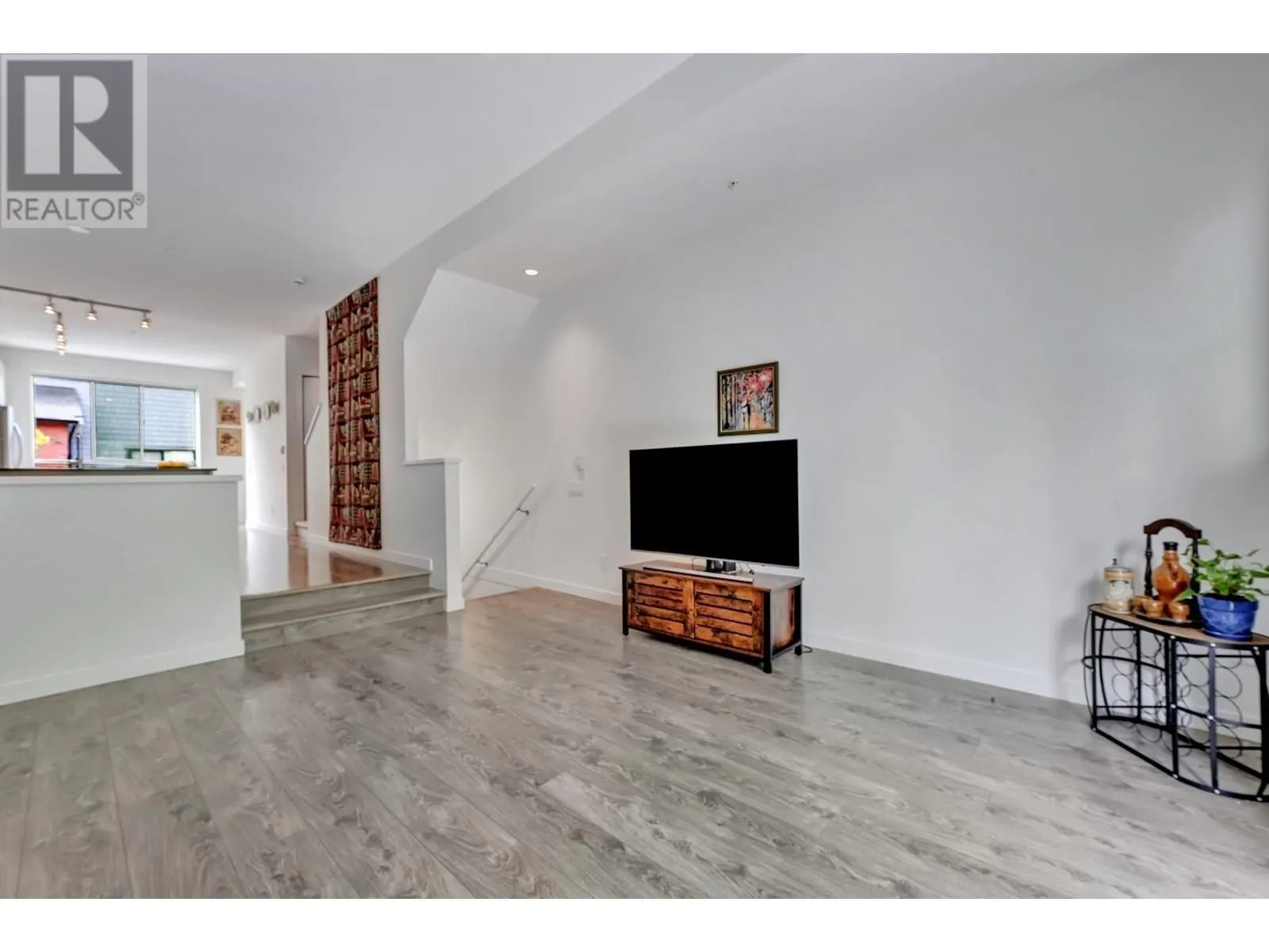 25 2358 RANGER LANE