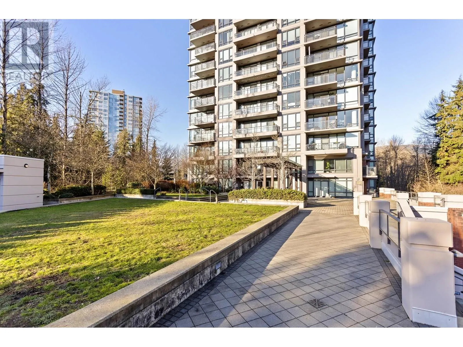 907 301 CAPILANO ROAD