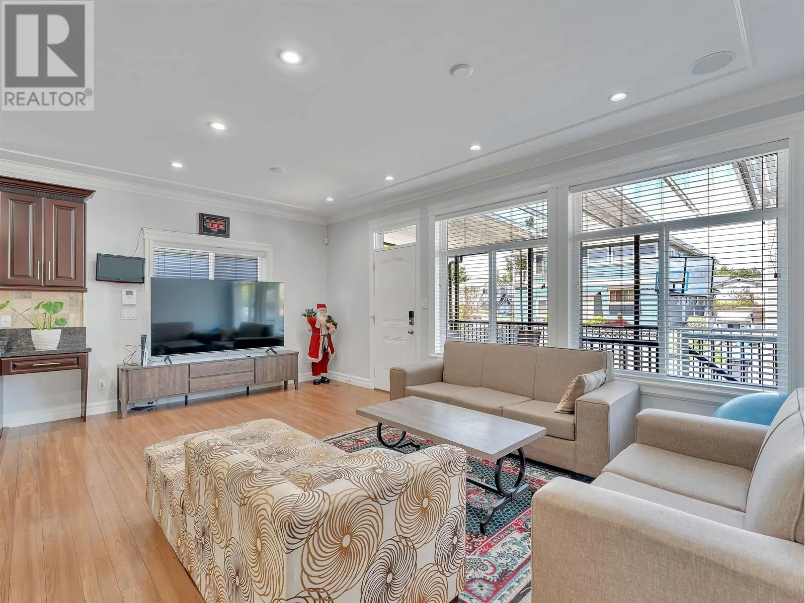 1809 MAMQUAM ROAD
