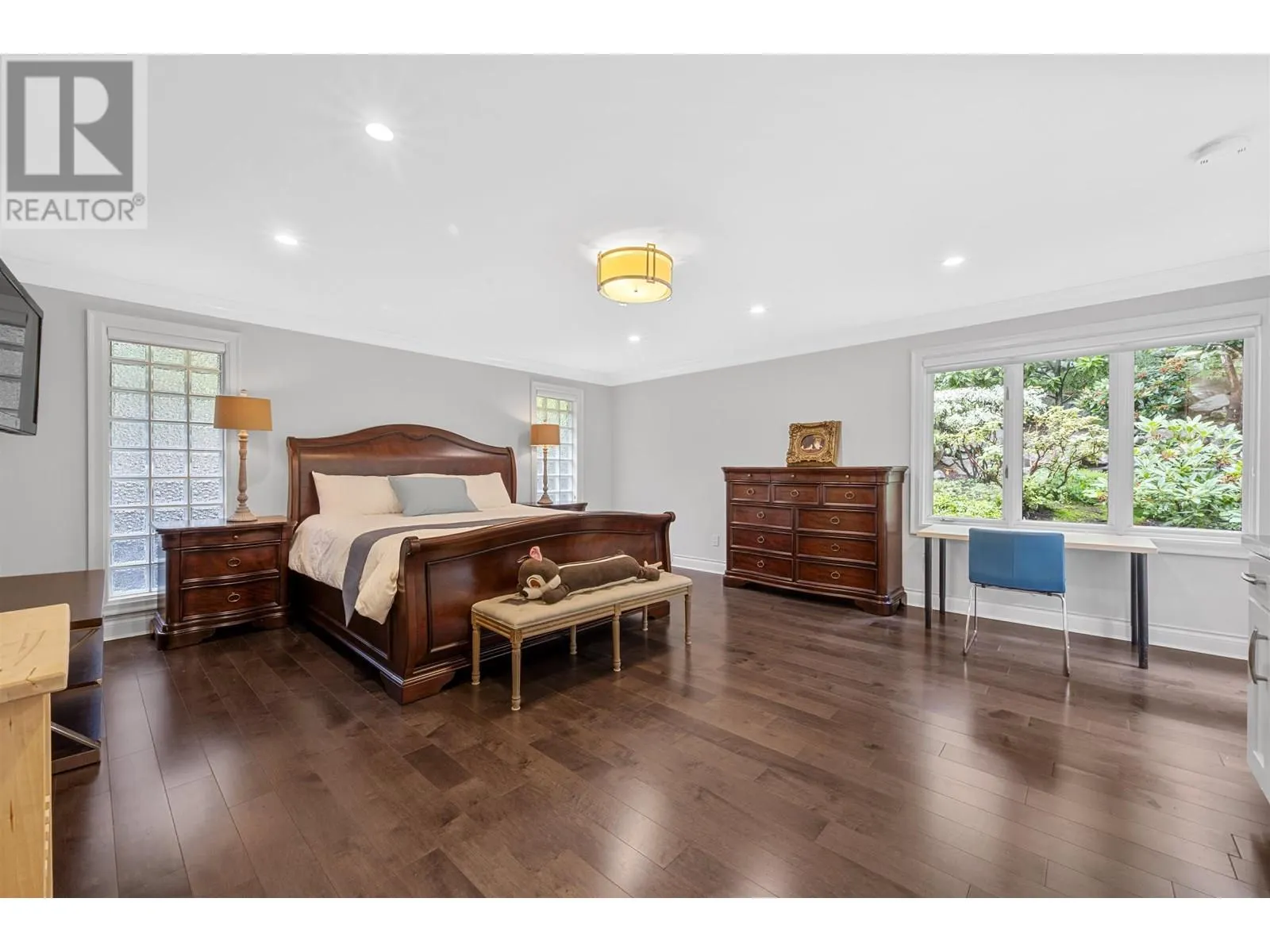 2327 WESTHILL DRIVE