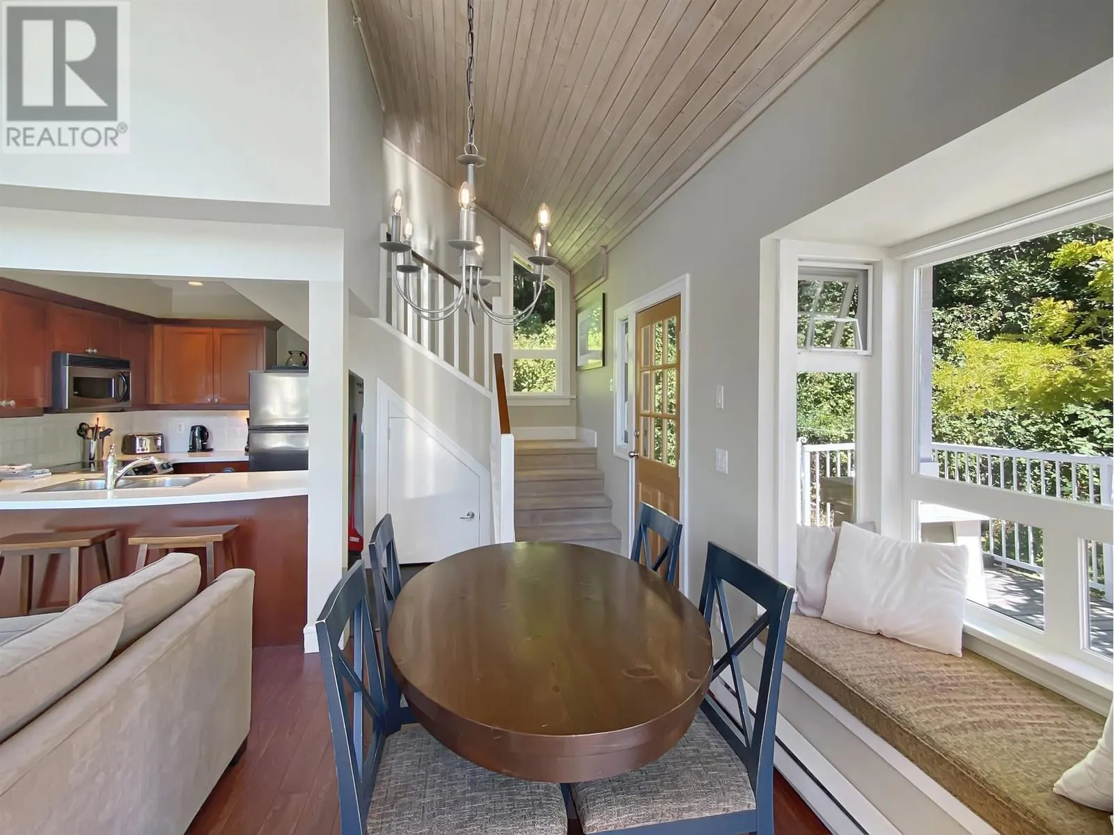 23A 2315 MACKINNON ROAD
