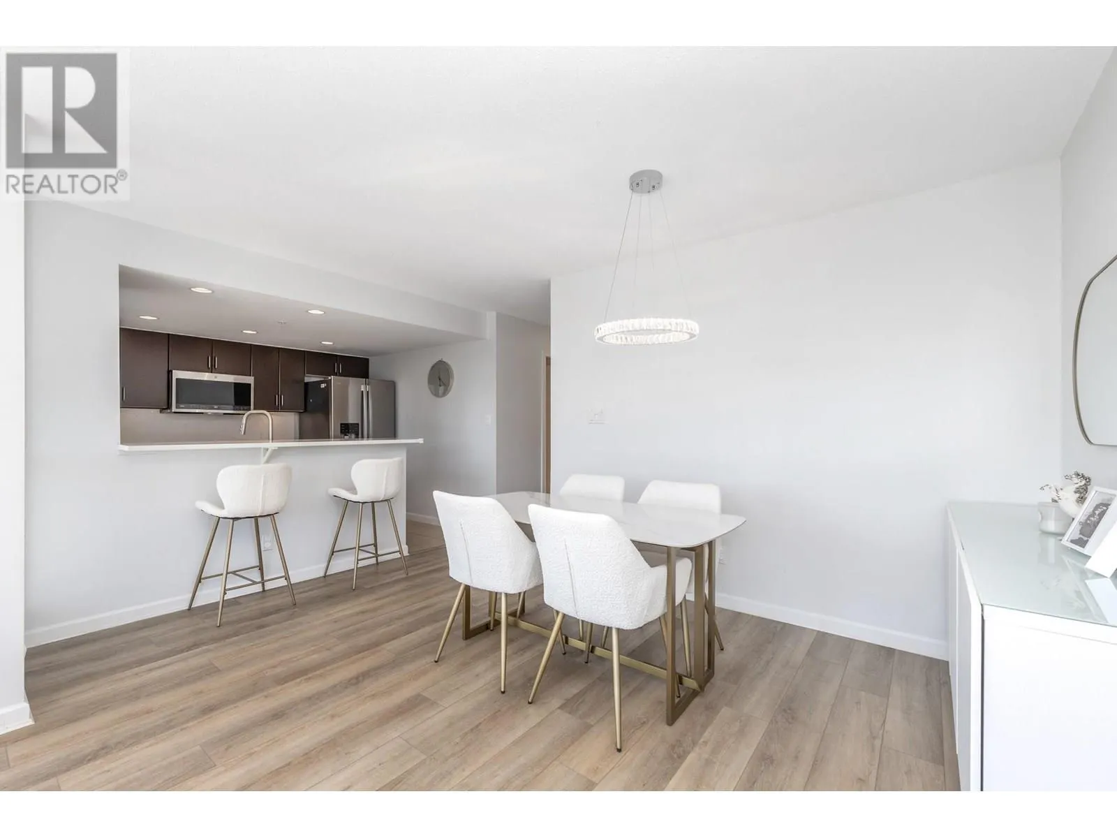 1303 295 GUILDFORD WAY