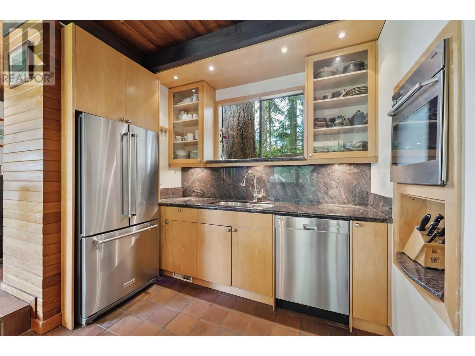 155 HIGHVIEW PLACE