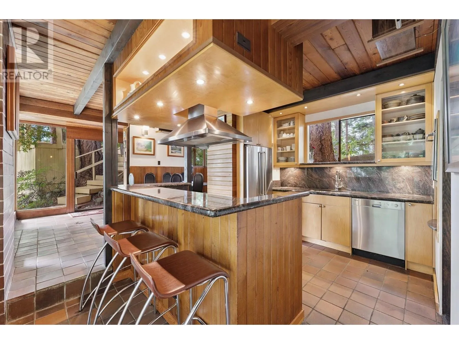 155 HIGHVIEW PLACE