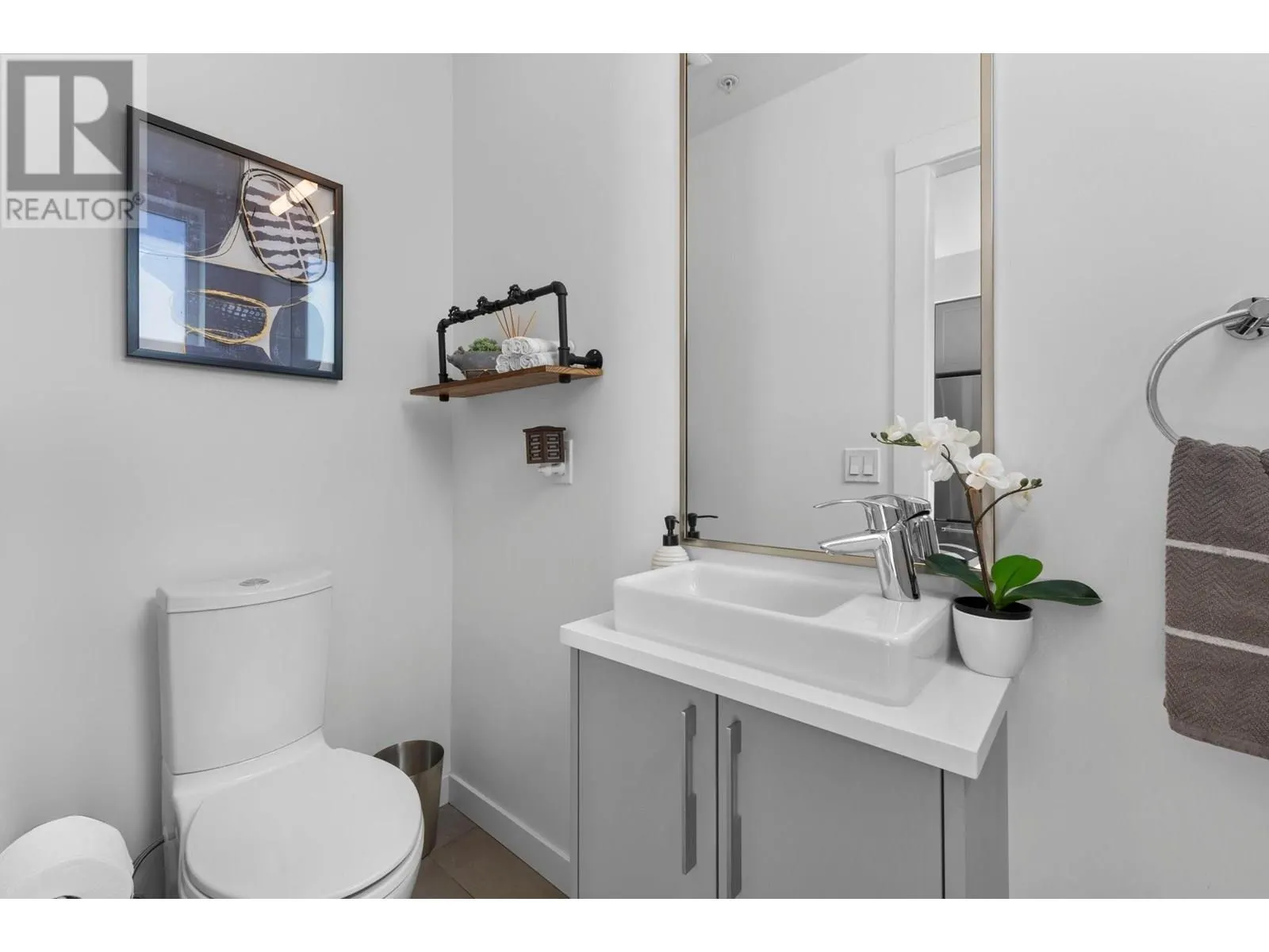 26 2560 PITT RIVER ROAD