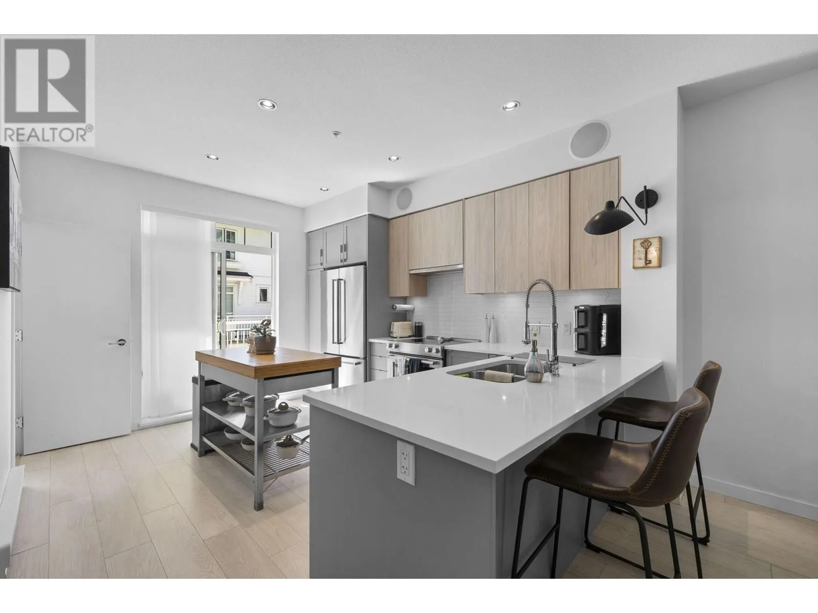 26 2560 PITT RIVER ROAD
