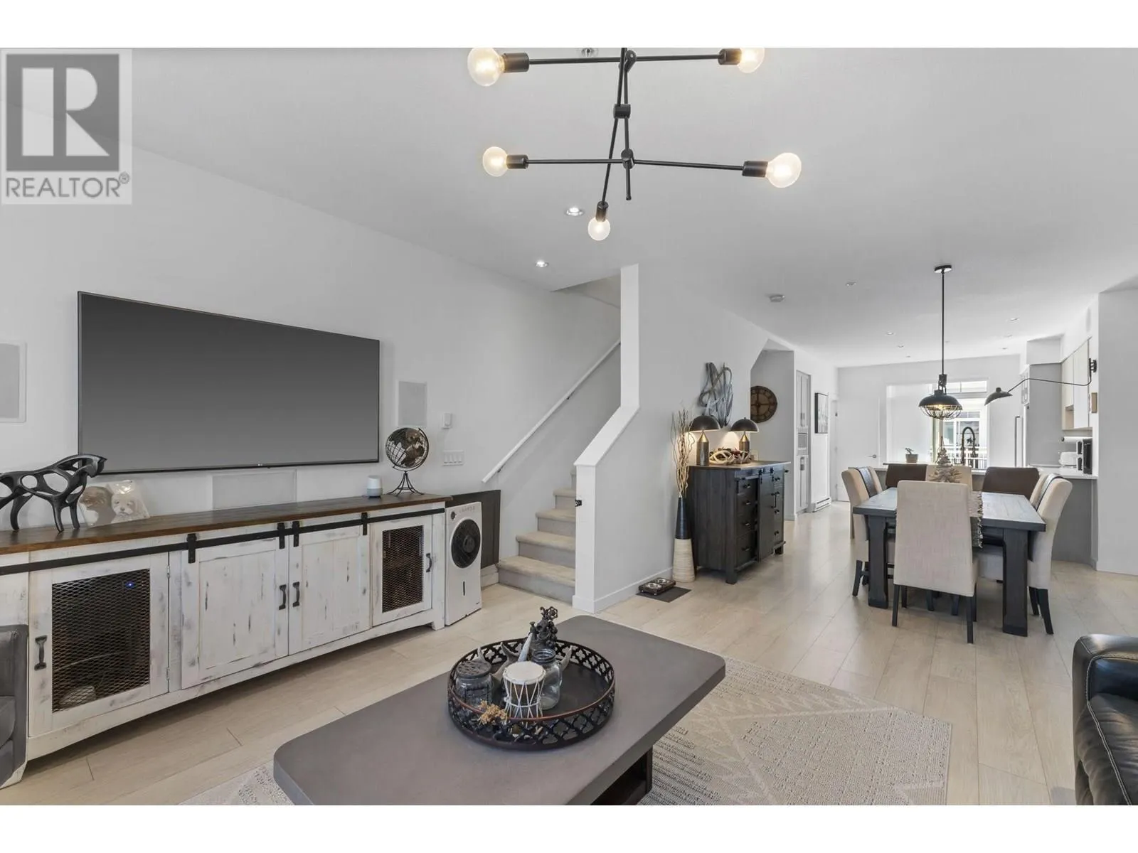 26 2560 PITT RIVER ROAD