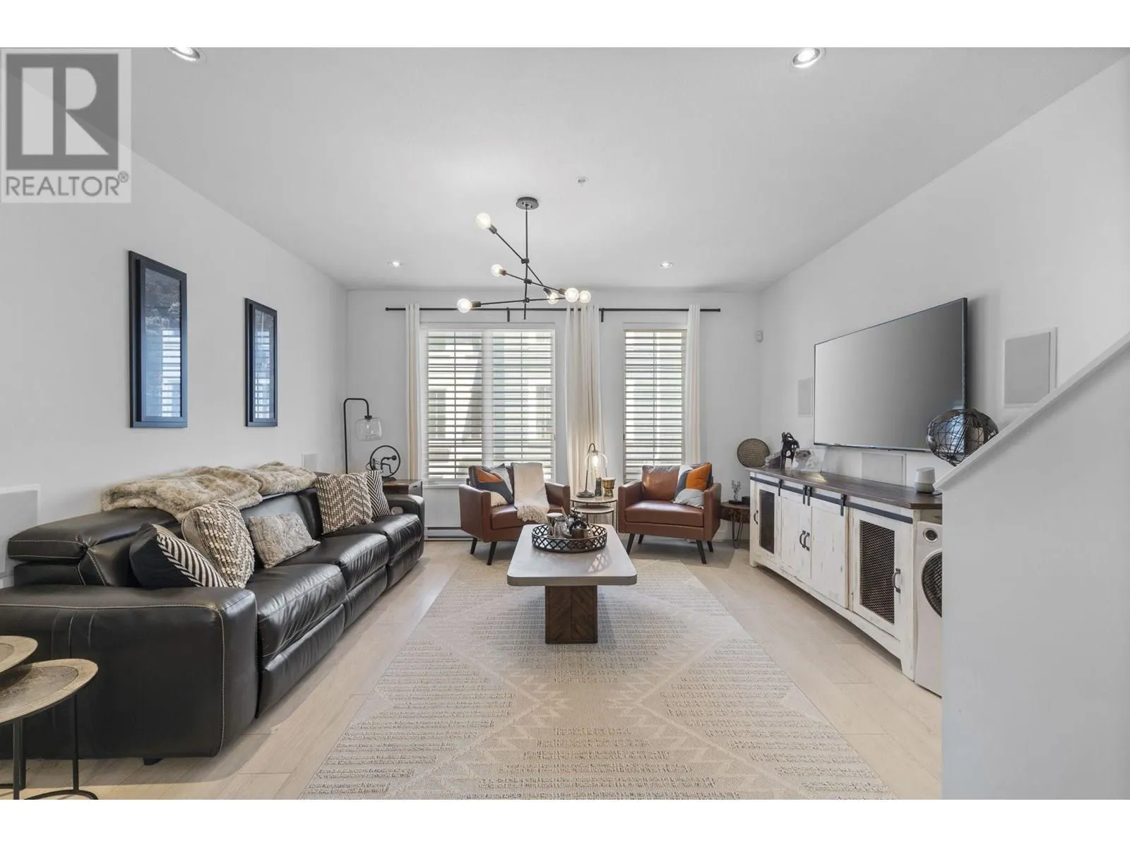 26 2560 PITT RIVER ROAD