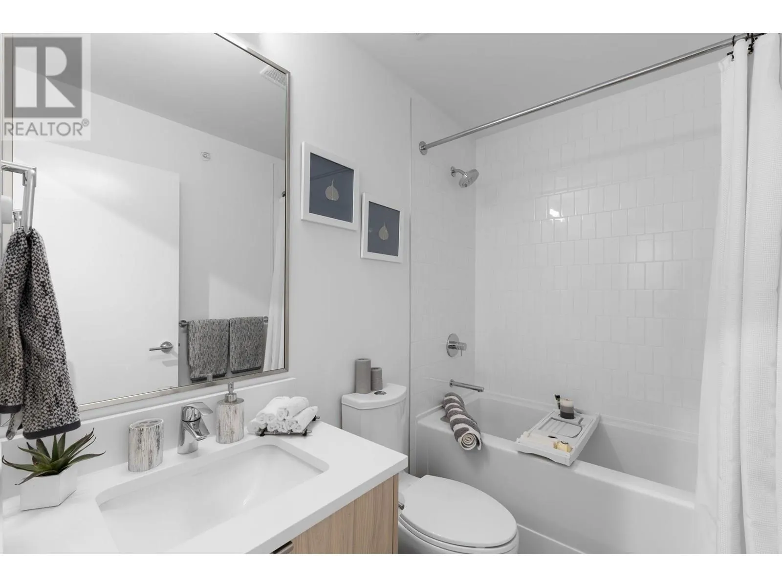 26 2560 PITT RIVER ROAD