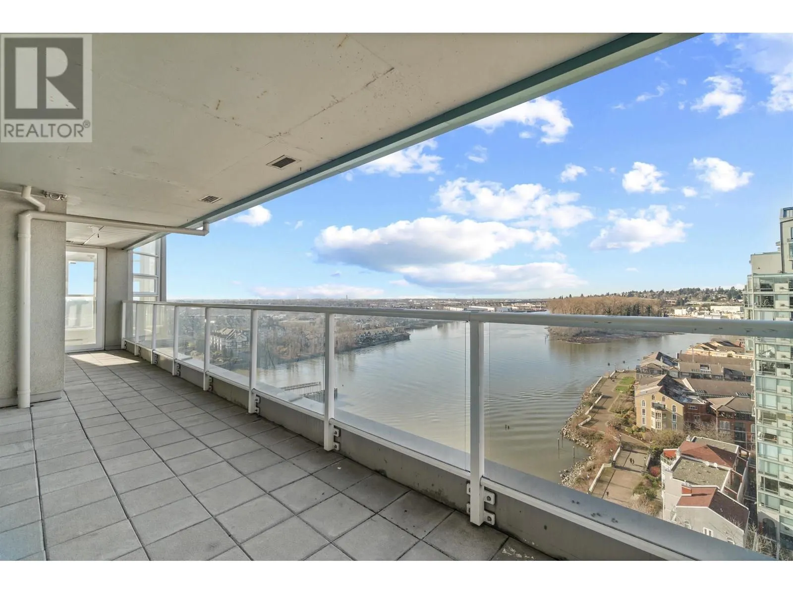 1903 1250 QUAYSIDE DRIVE
