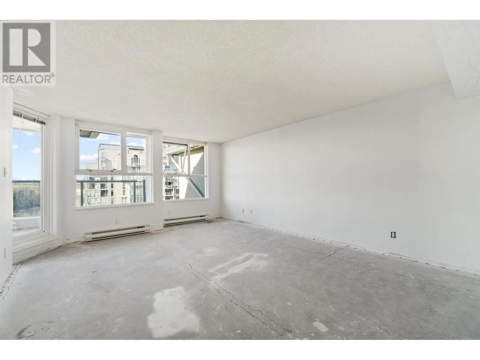 1903 1250 QUAYSIDE DRIVE