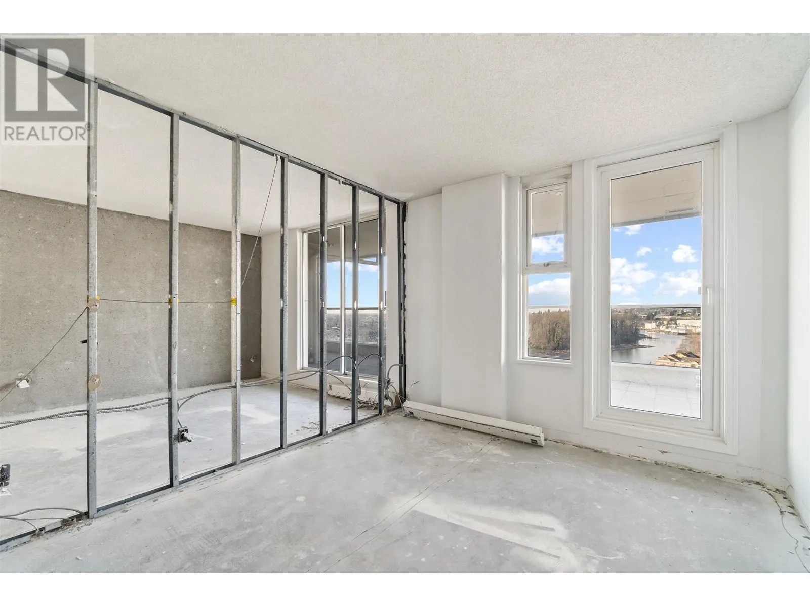 1903 1250 QUAYSIDE DRIVE