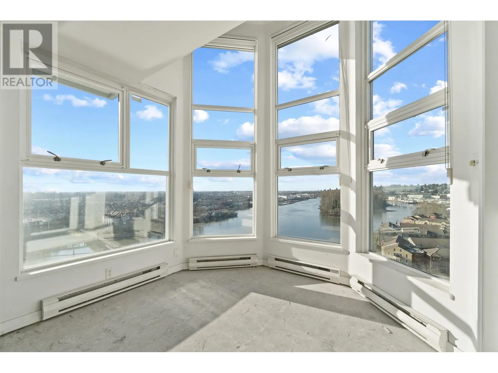 1903 1250 QUAYSIDE DRIVE