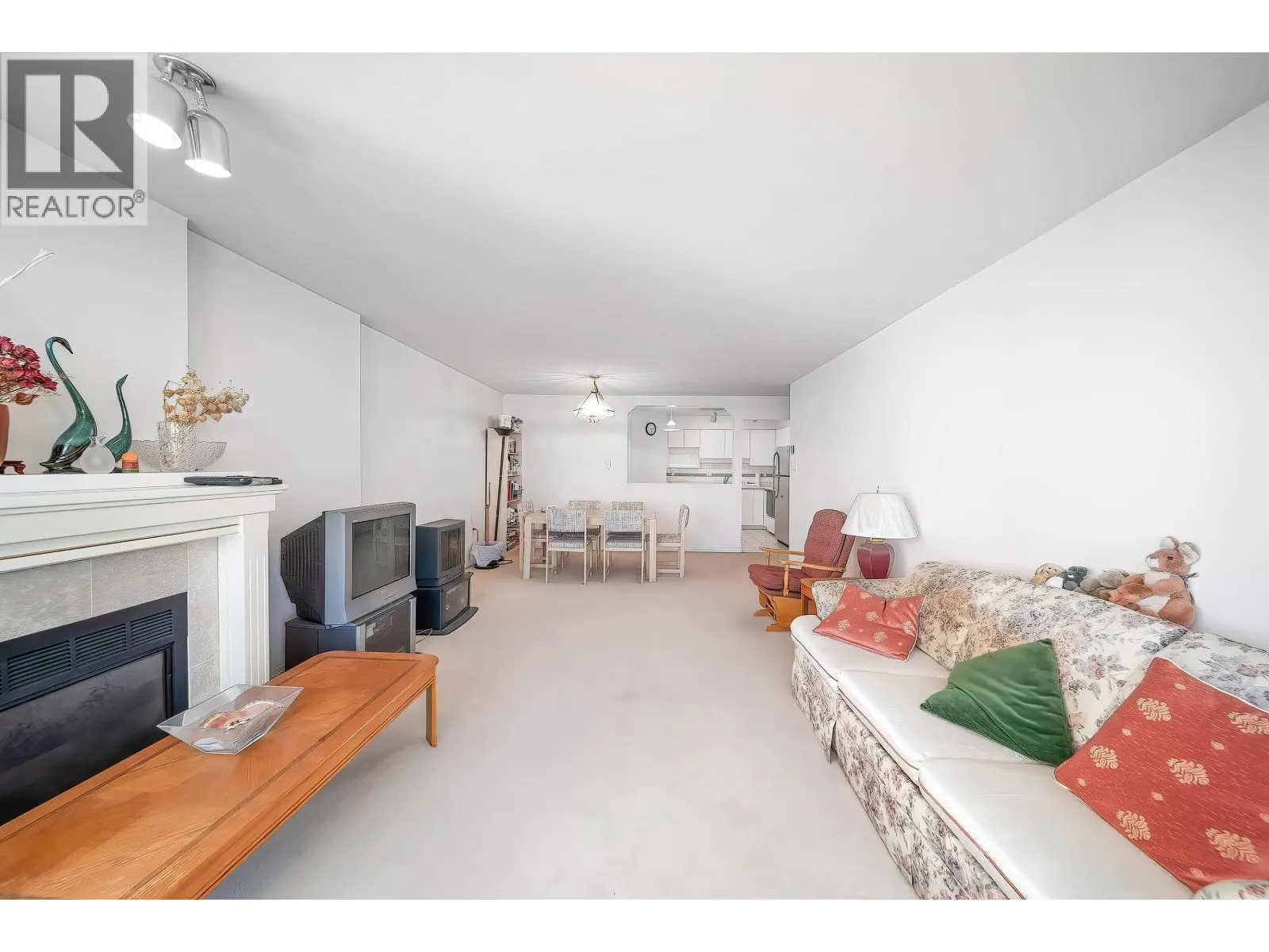 1002 1235 QUAYSIDE DRIVE