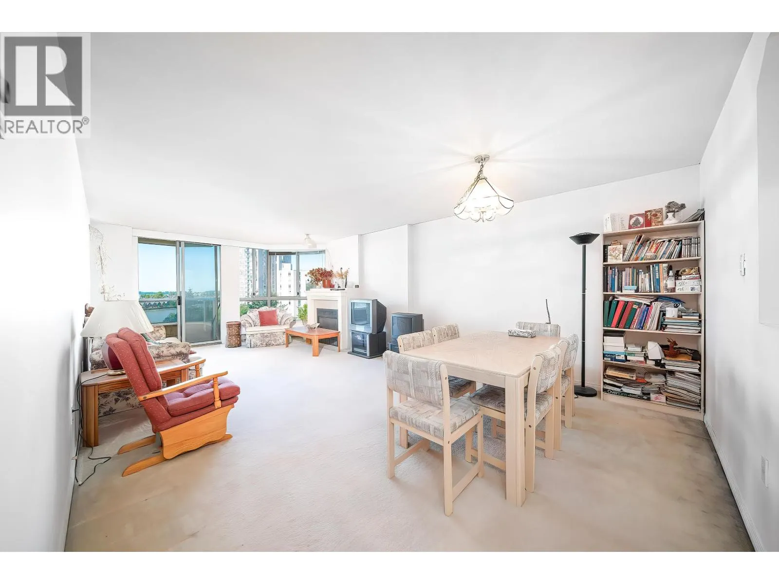 1002 1235 QUAYSIDE DRIVE