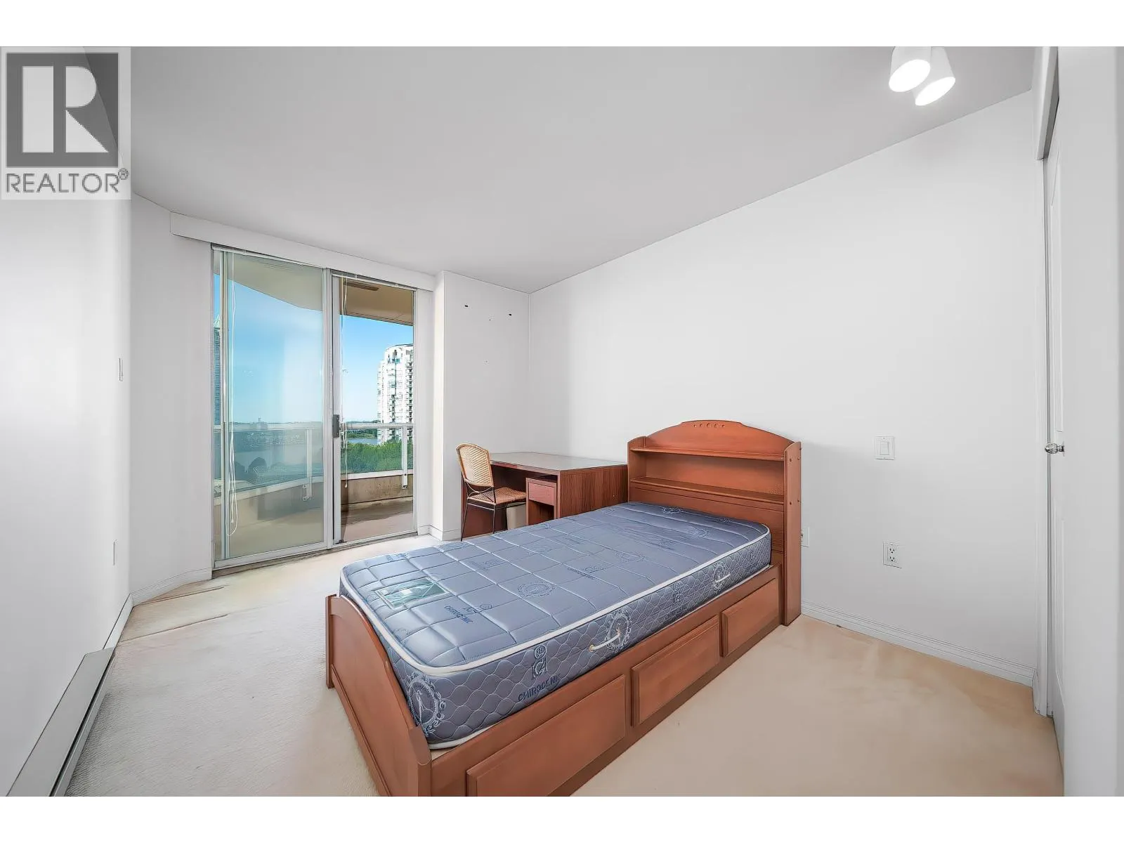 1002 1235 QUAYSIDE DRIVE