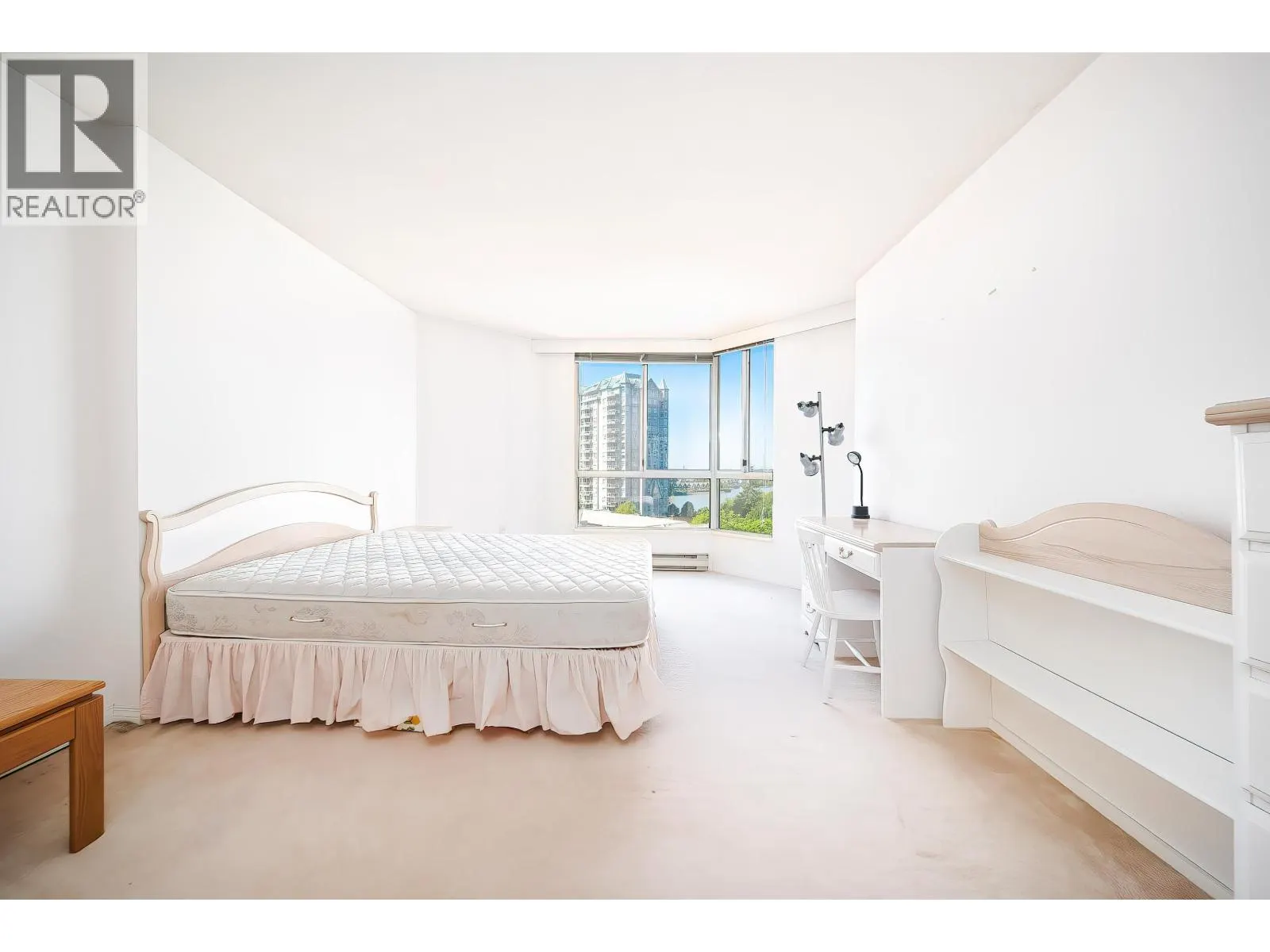 1002 1235 QUAYSIDE DRIVE
