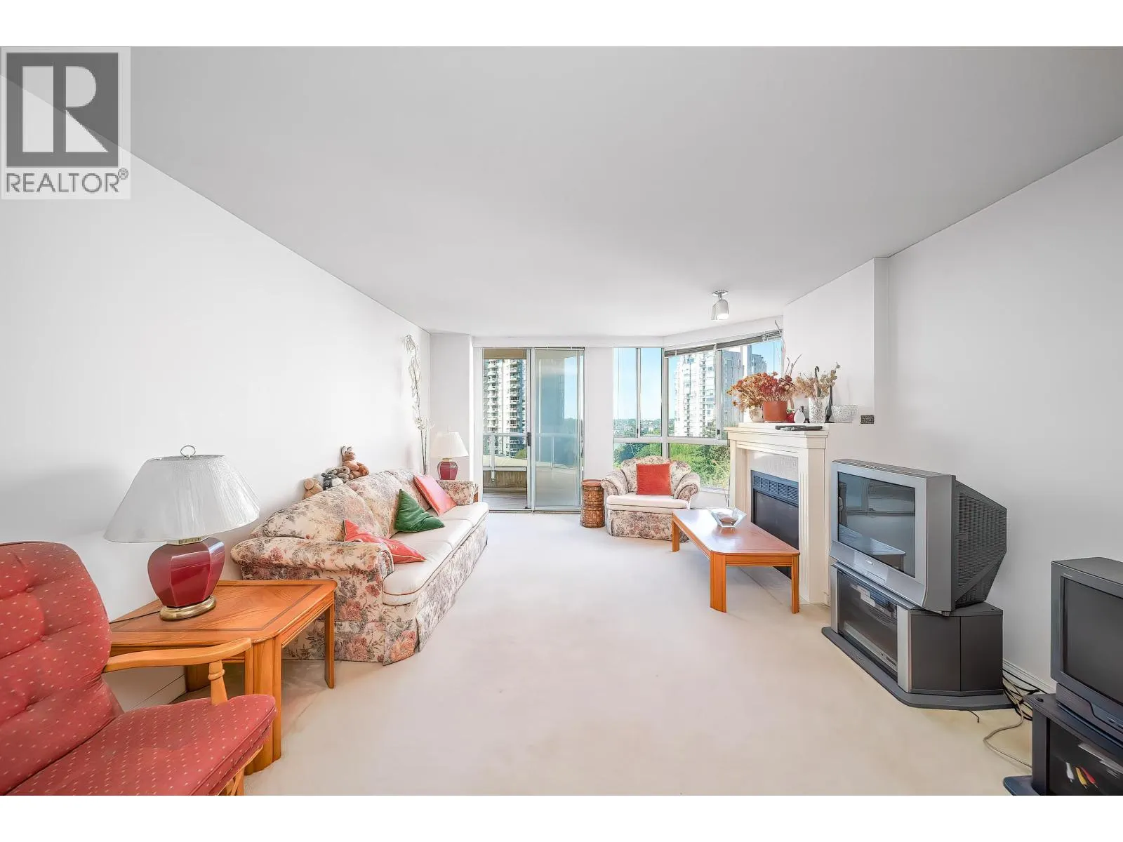 1002 1235 QUAYSIDE DRIVE