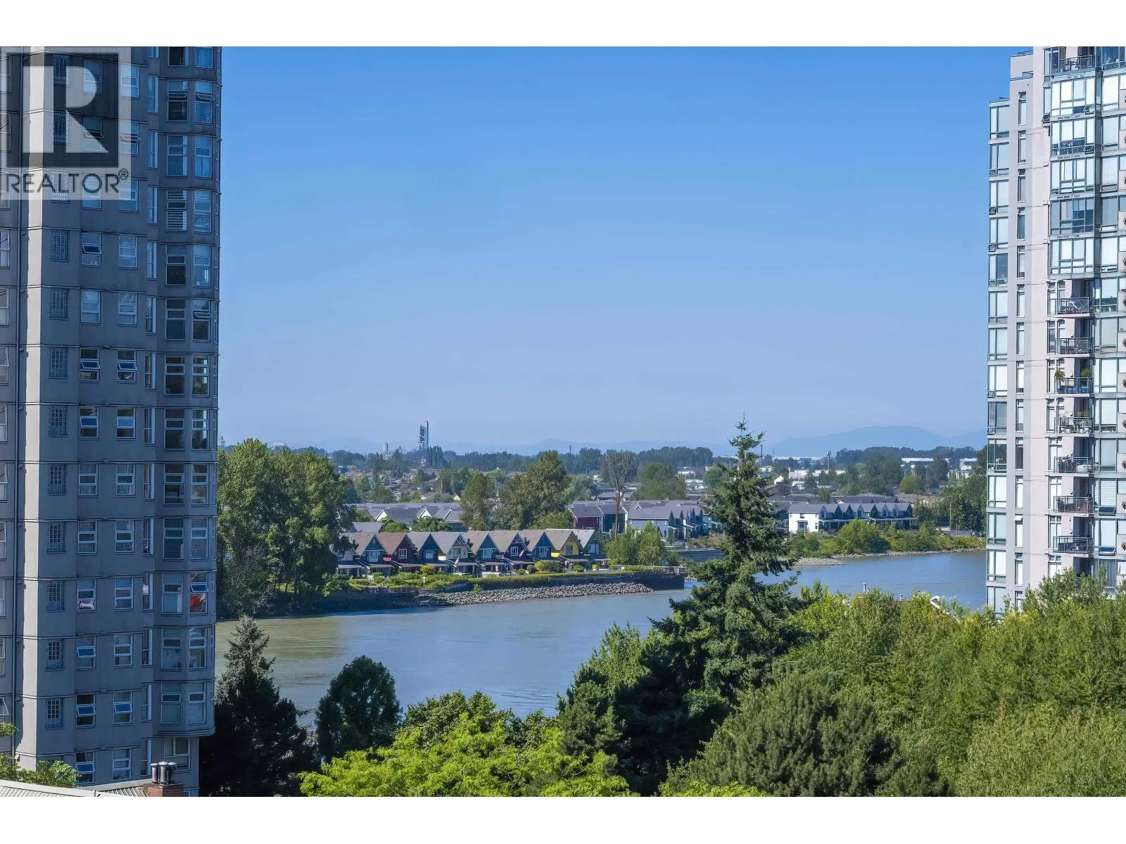 1002 1235 QUAYSIDE DRIVE