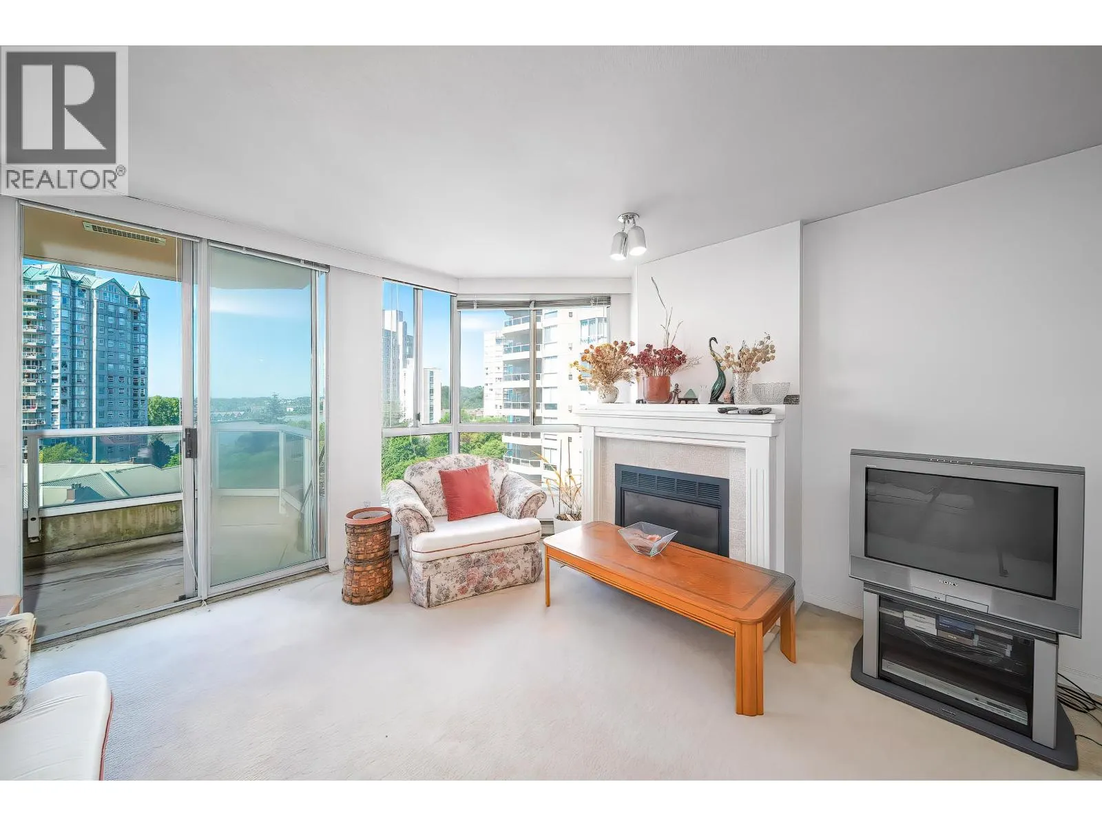 1002 1235 QUAYSIDE DRIVE