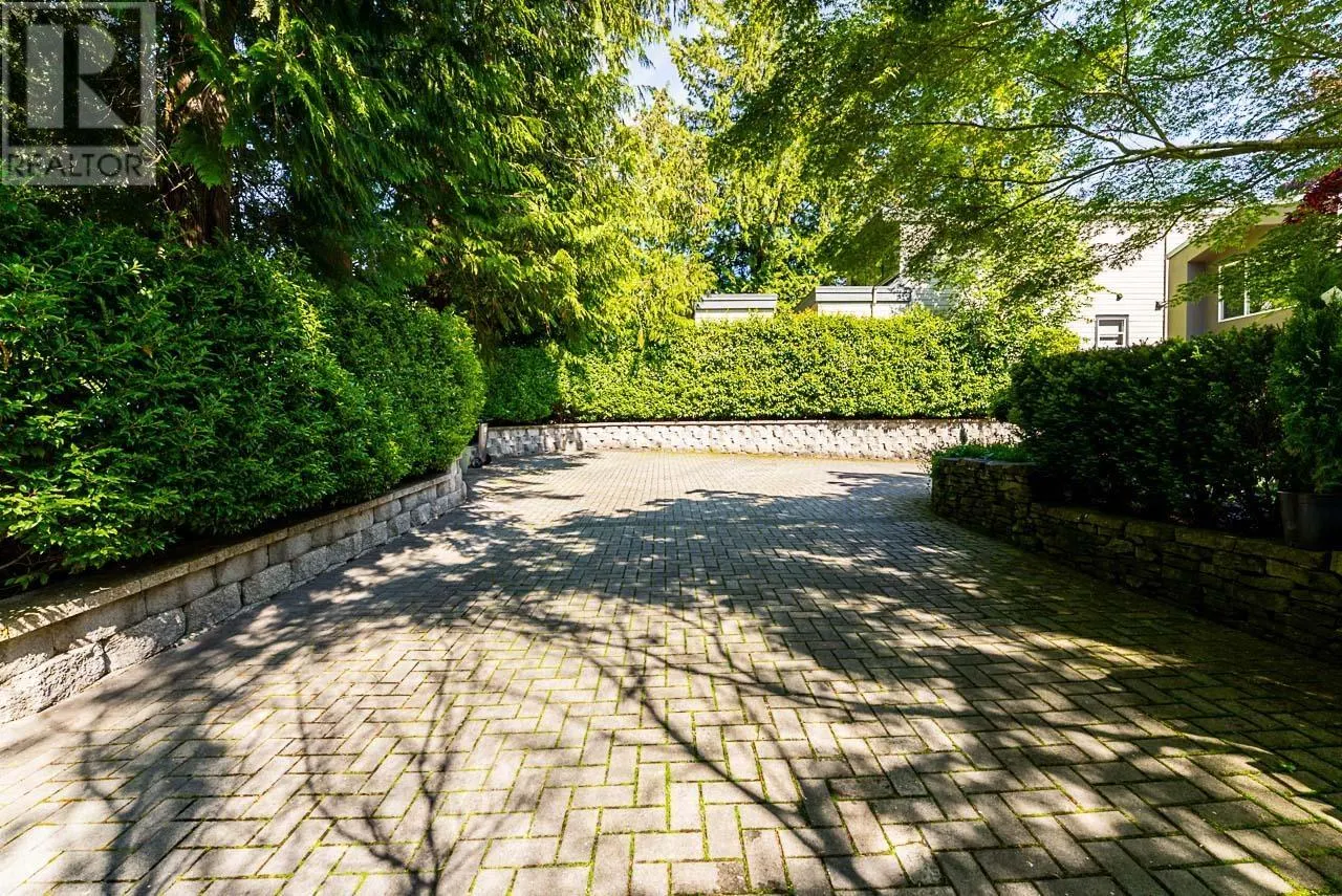 180 W OSBORNE ROAD