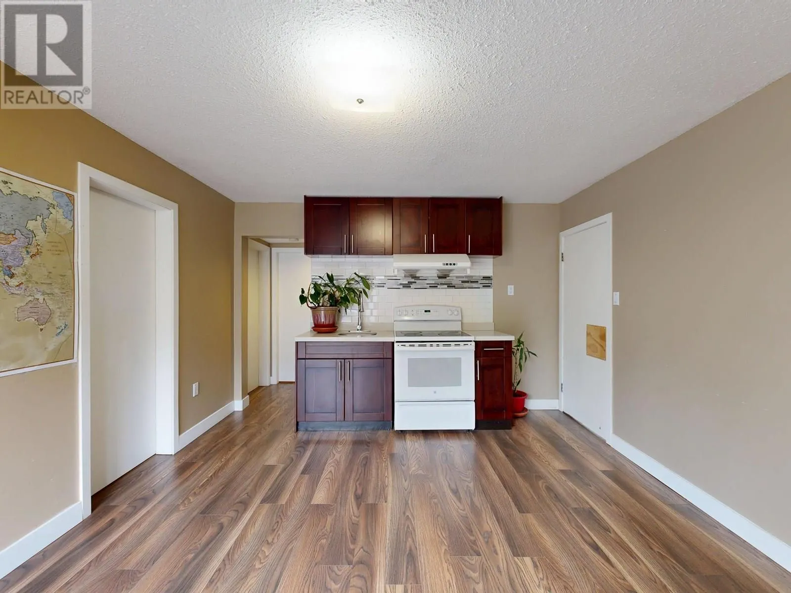 39 MOTT CRESCENT