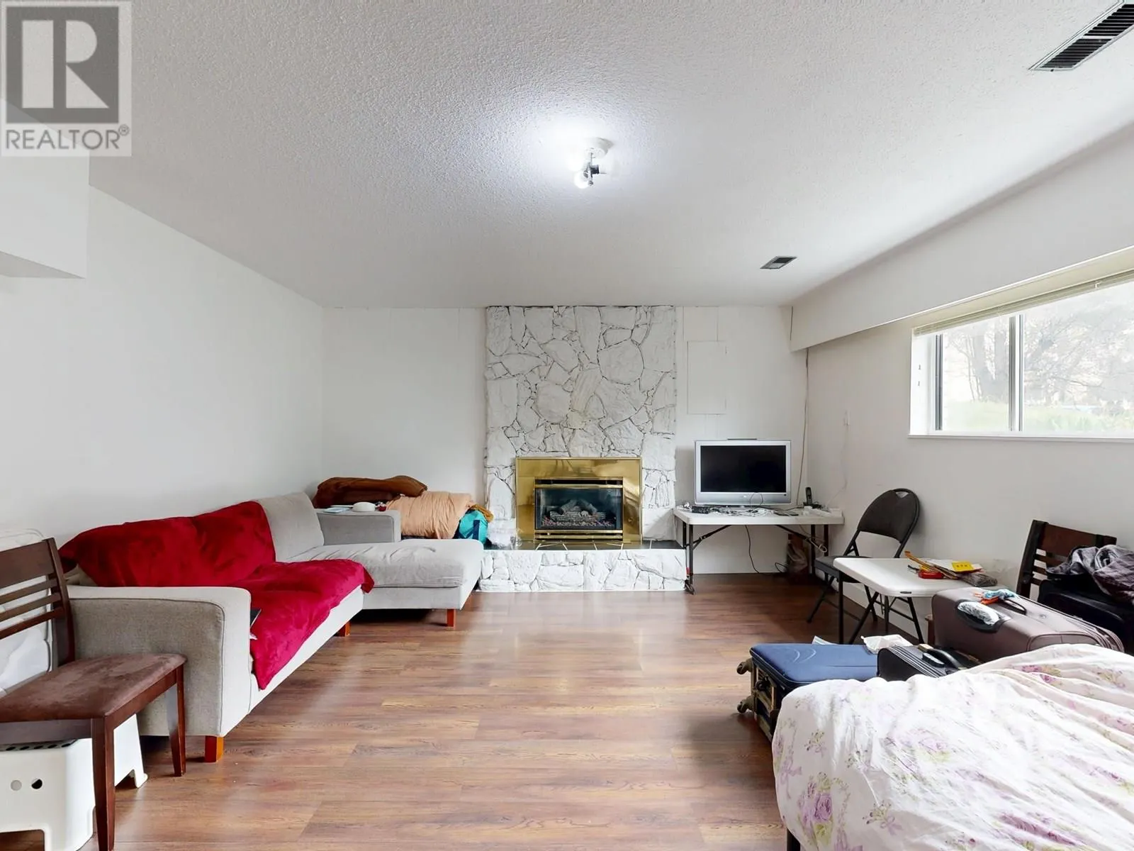39 MOTT CRESCENT