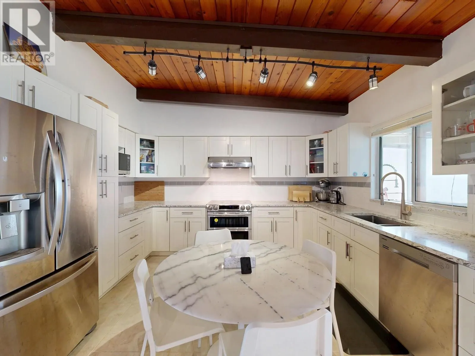39 MOTT CRESCENT
