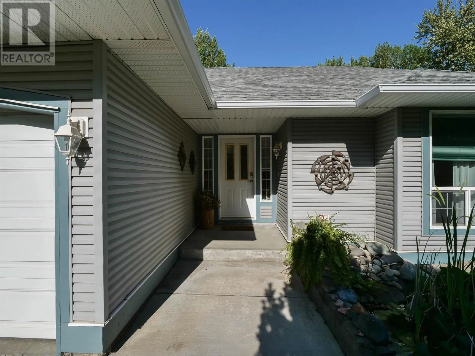 102 1702 DYKE ROAD