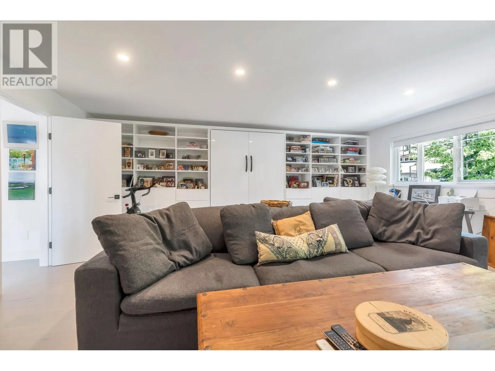 11 BEACH DRIVE
