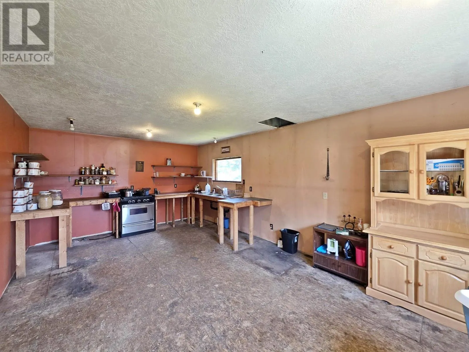 4633-4651 BARKERVILLE HIGHWAY