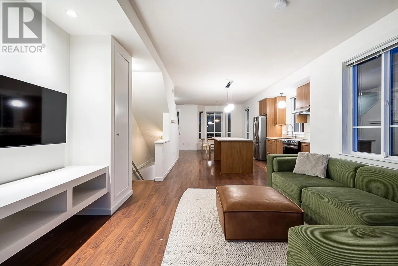 14 2418 AVON PLACE