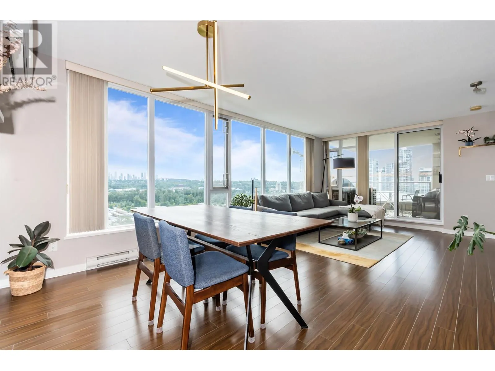 1808 2133 DOUGLAS ROAD