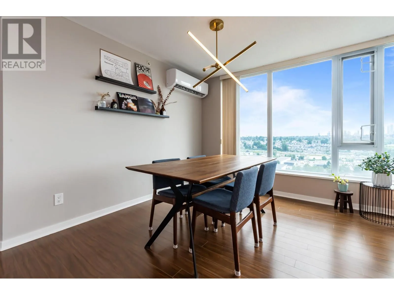 1808 2133 DOUGLAS ROAD