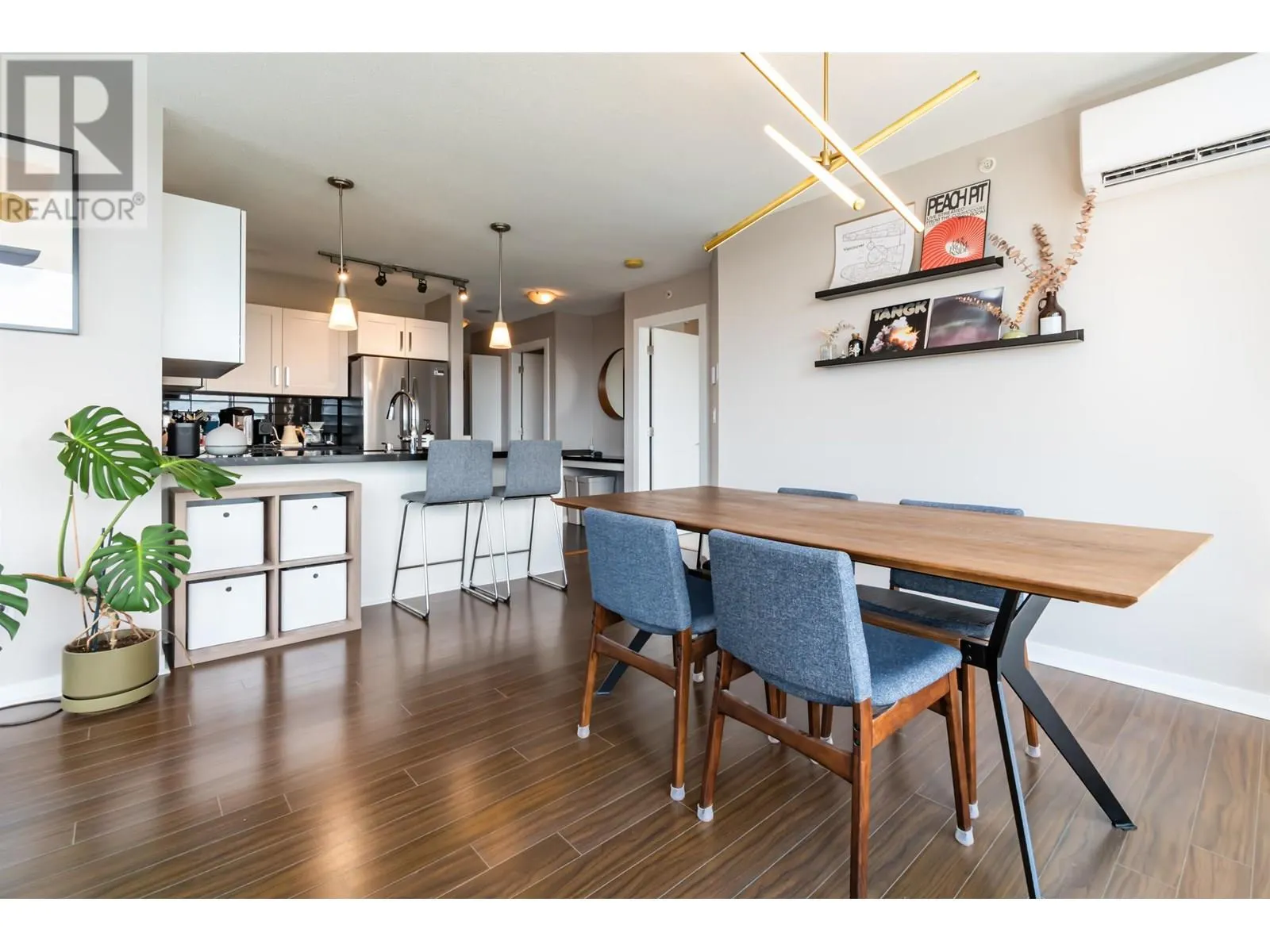 1808 2133 DOUGLAS ROAD