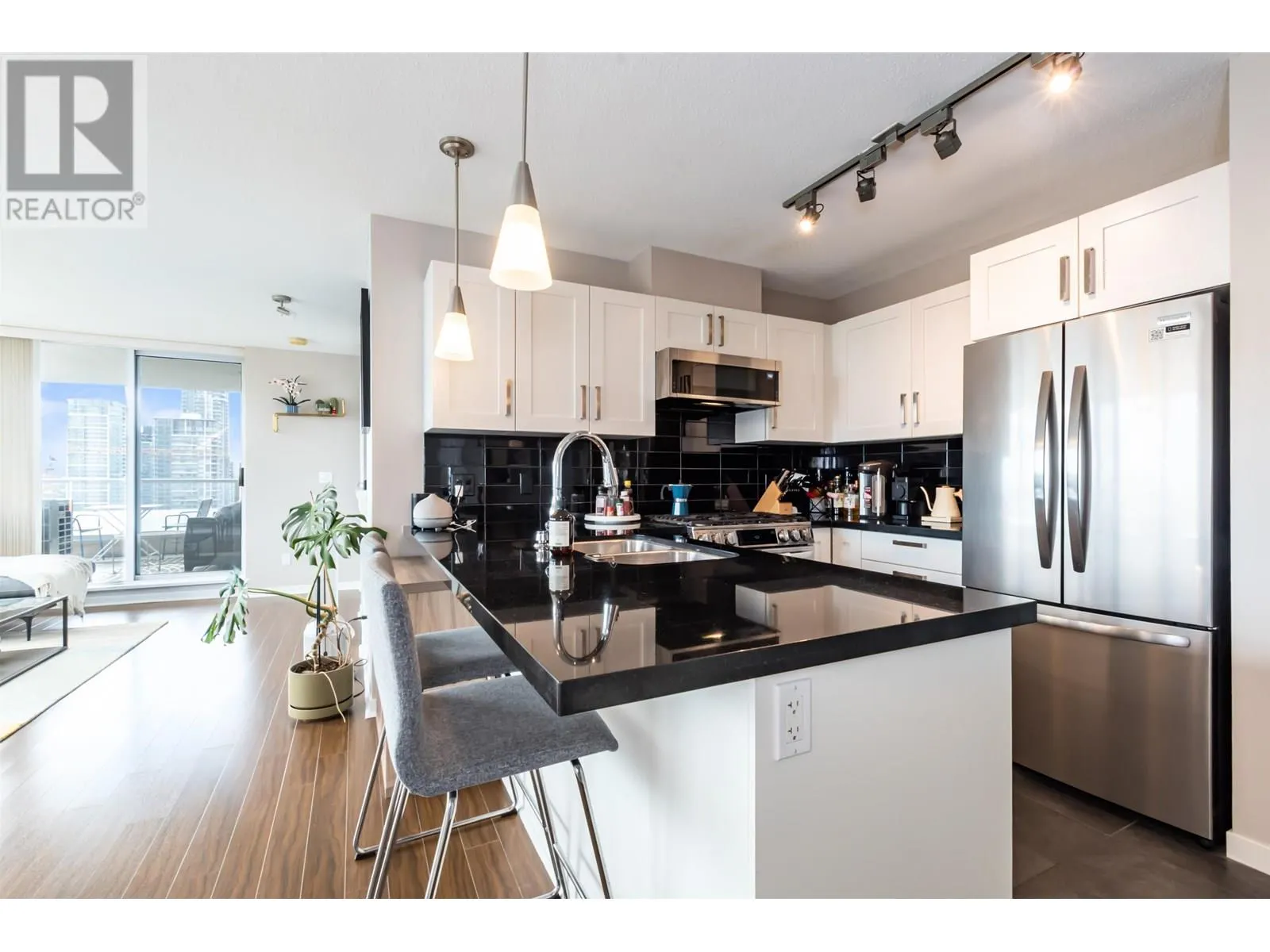1808 2133 DOUGLAS ROAD