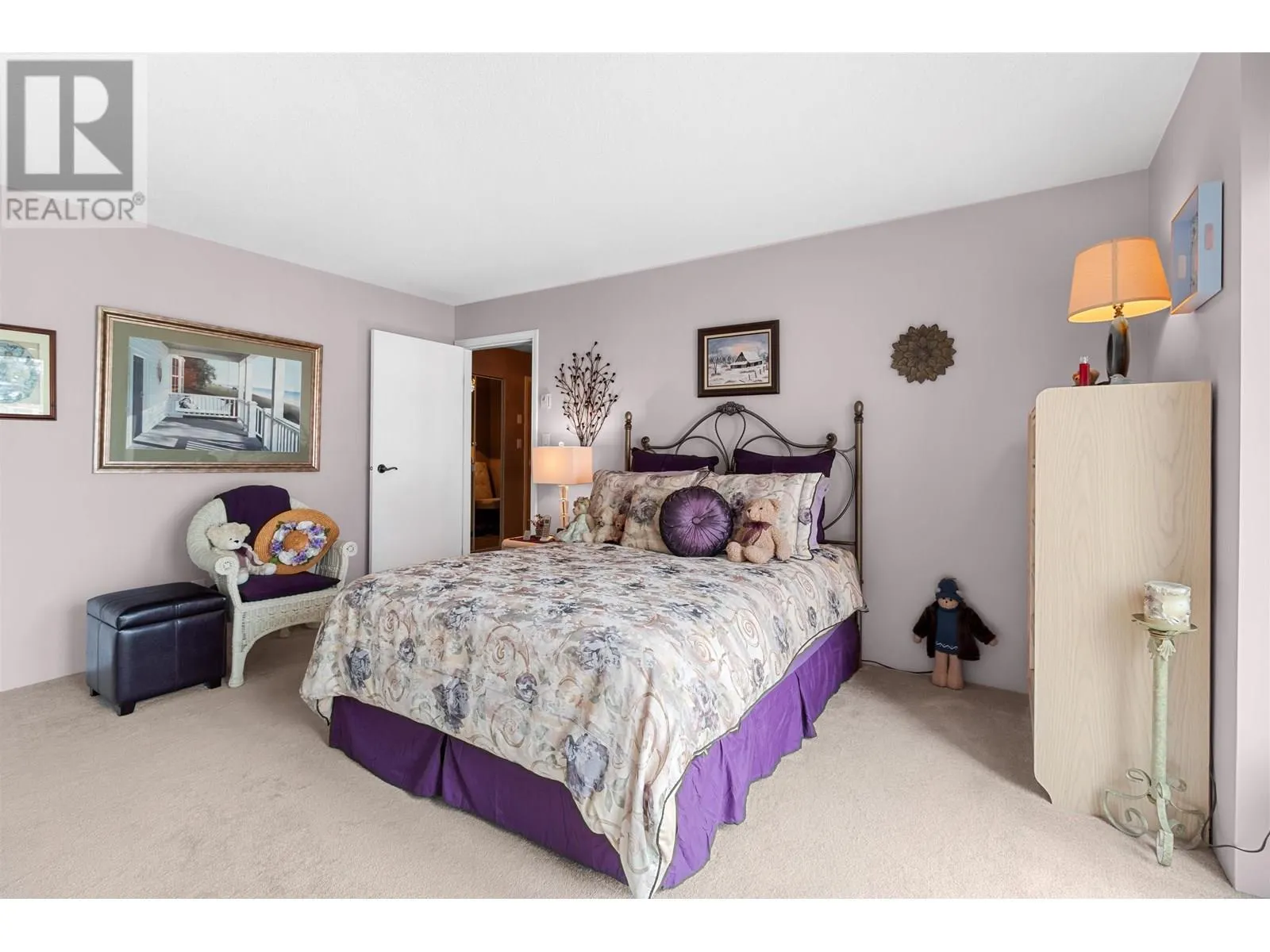 1101 8 LAGUNA COURT