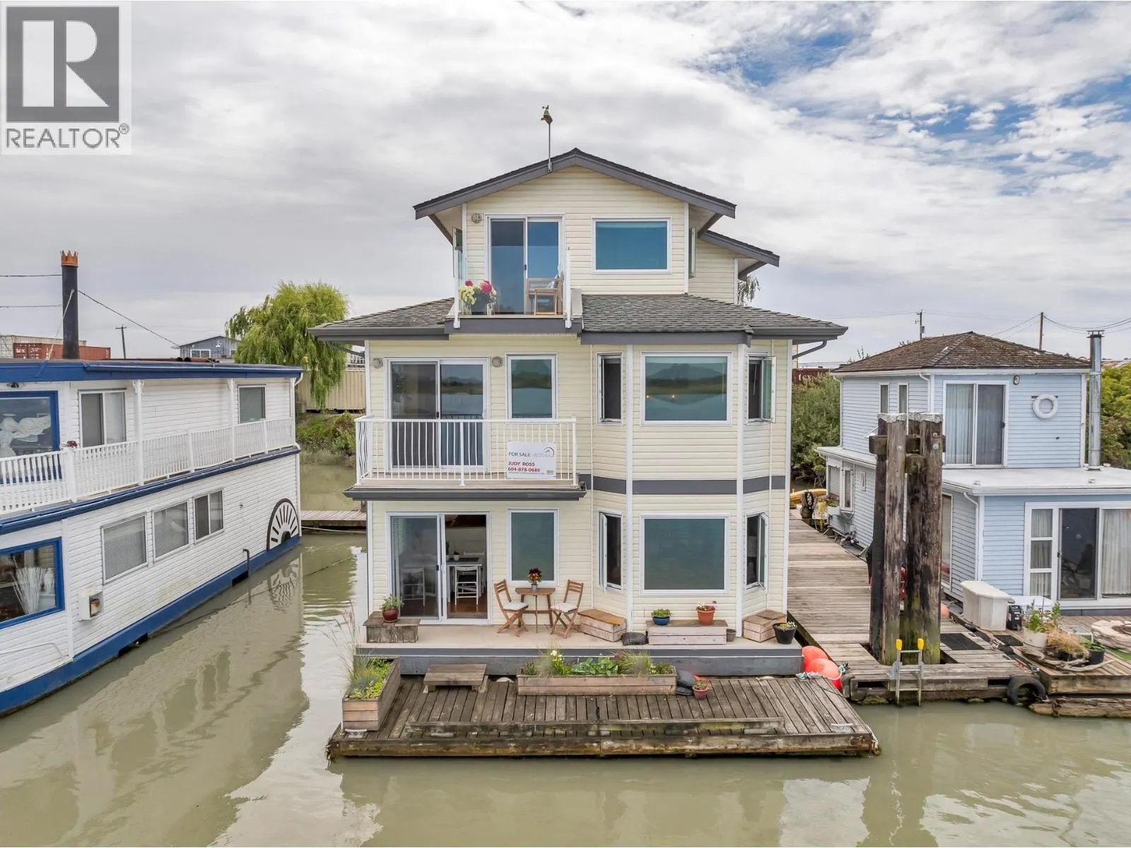 8 3871 W RIVER ROAD