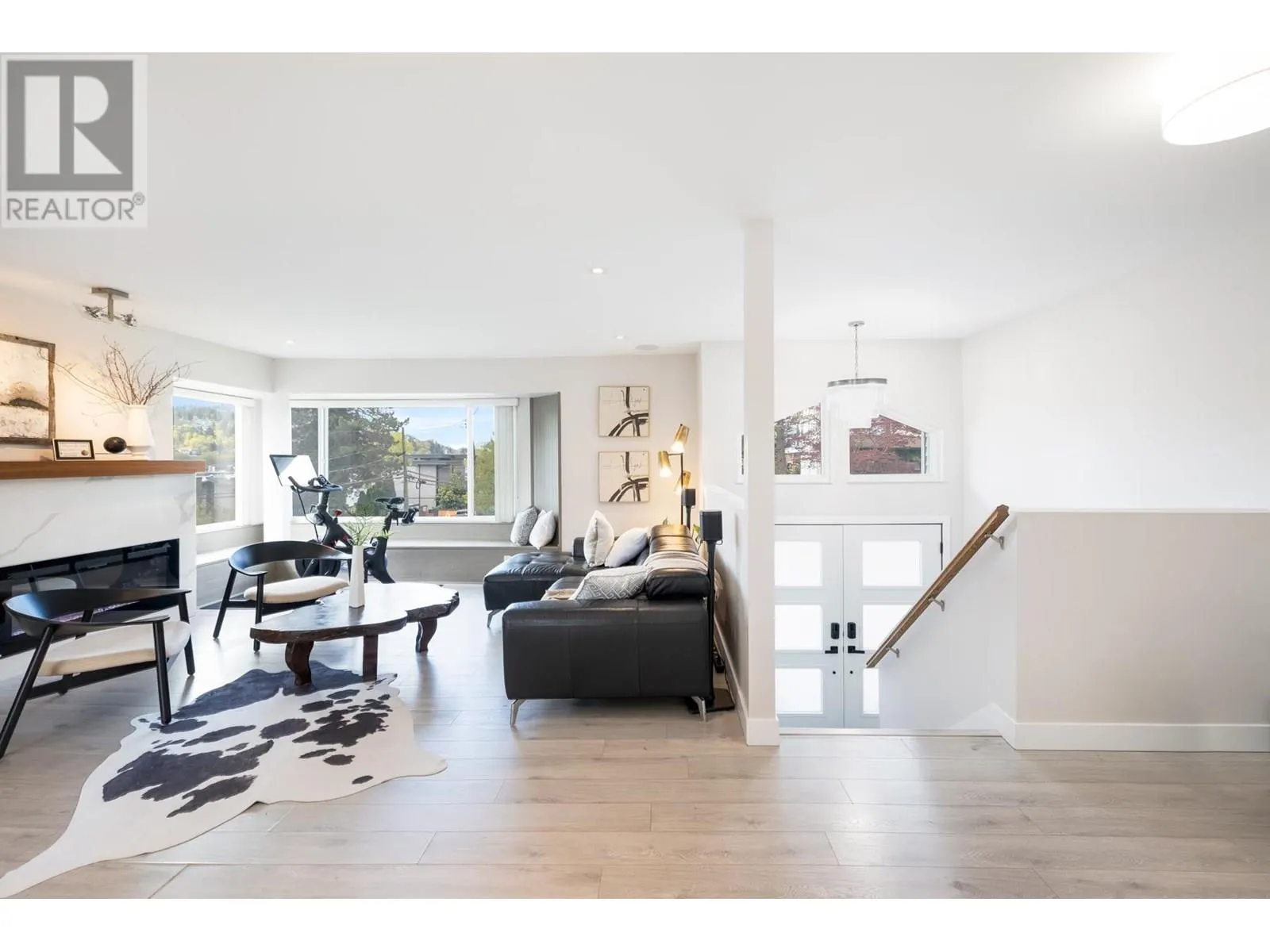 2 WALTON WAY
