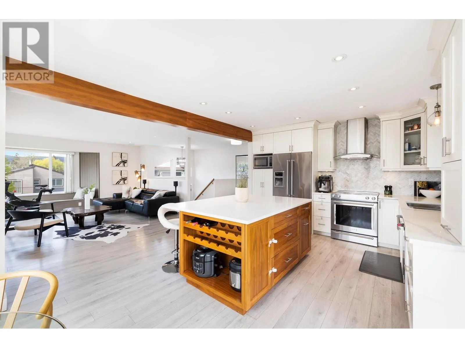 2 WALTON WAY