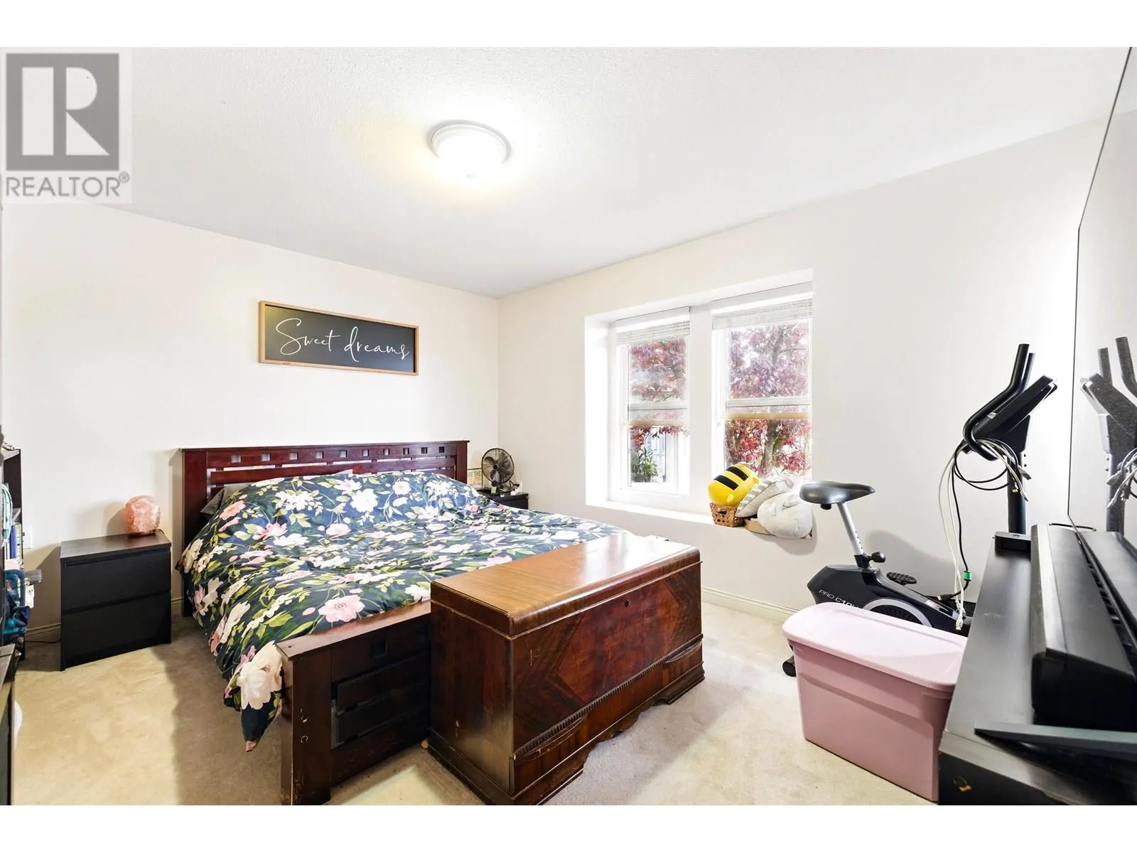 330 ROSEHILL WYND