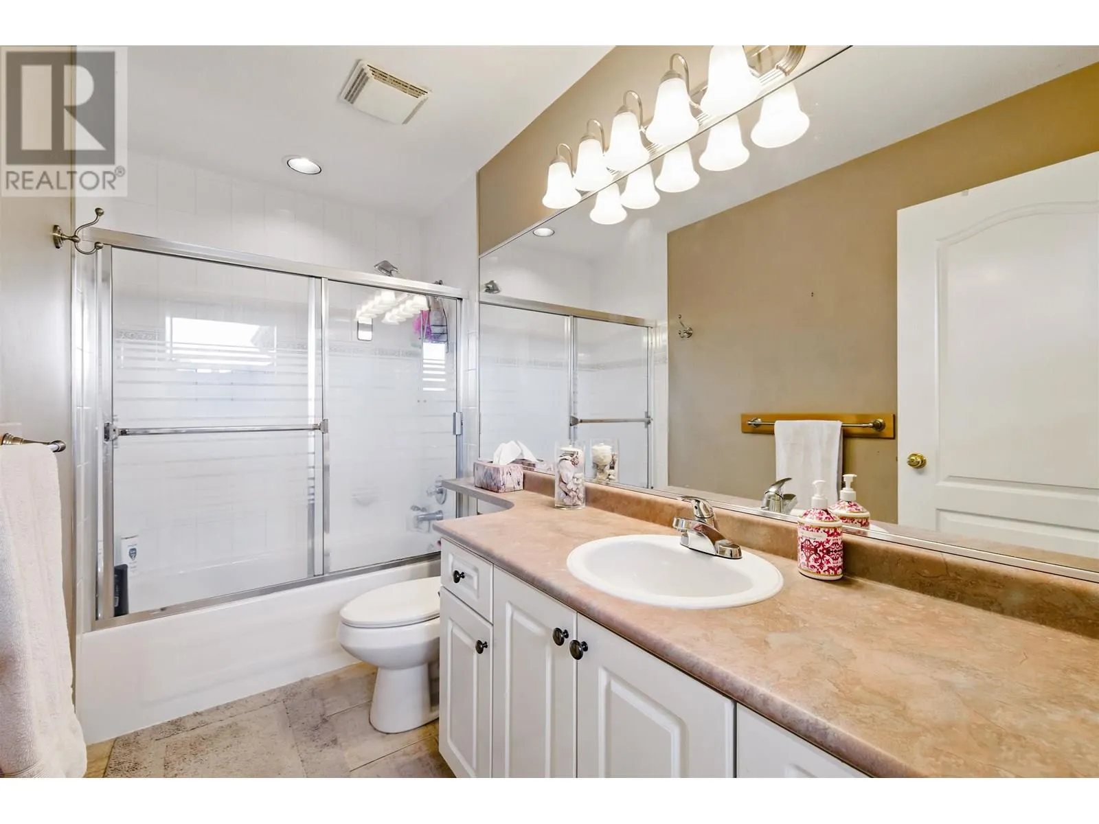 330 ROSEHILL WYND