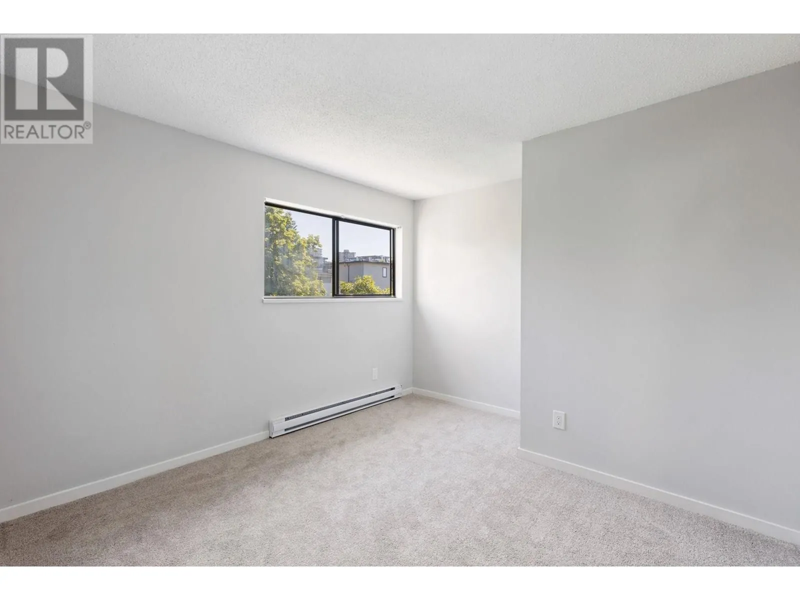 312 251 W 4TH STREET